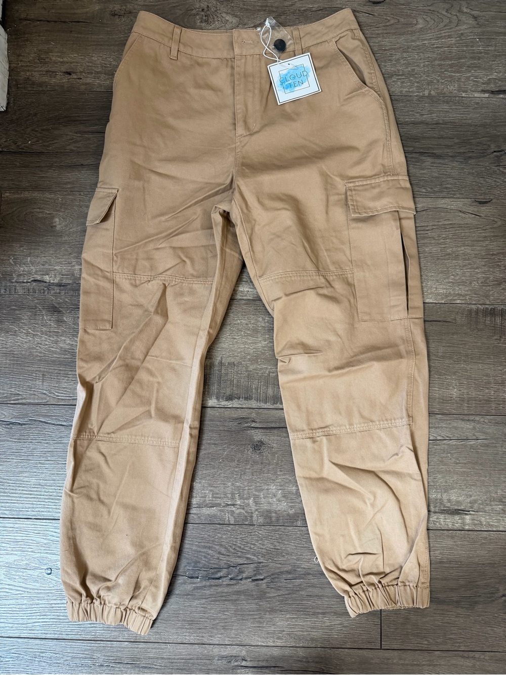 Woman’s Tan Cargo Jogger Pants- M